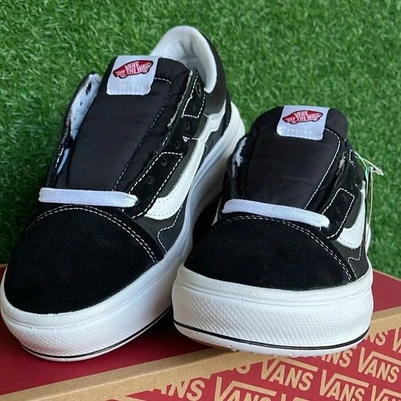 Vans WMNS Oid Skool Over
Black/White
VN0A7Q5EBA2
Sneakers Platforms - Picture 7 of 16